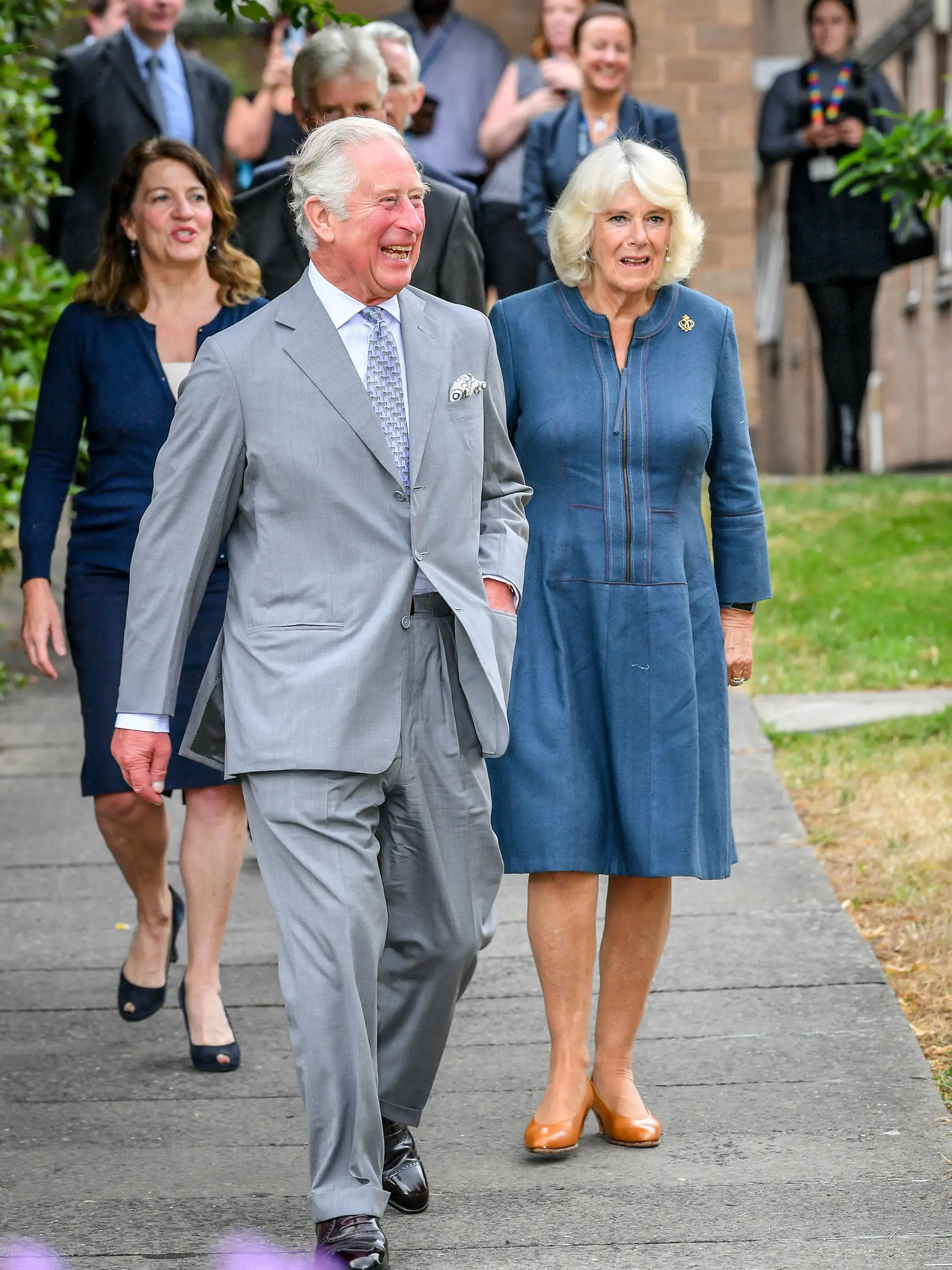 Prinz Charles und Herzogin Camilla besuchen ein Krankenhaus in Cheltenham.