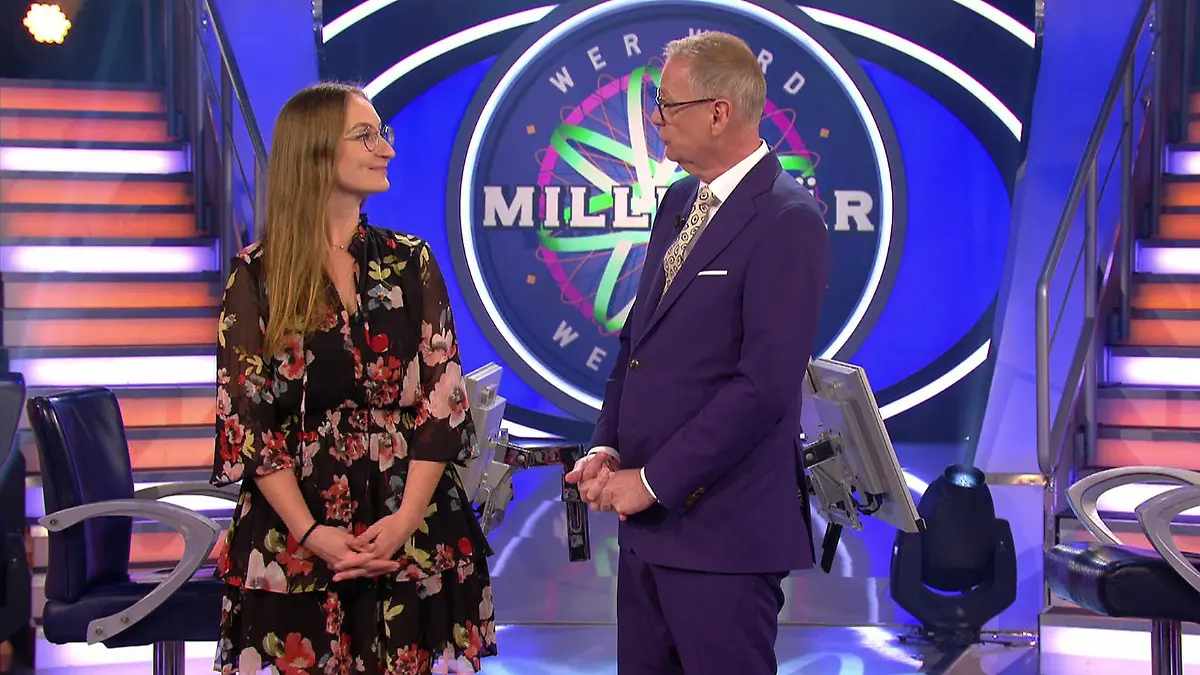 „Wer wird Millionär?”-Moderator Günther Jauch verabschiedet sich mit Überhangkandidatin Sophie Schneider in die Frühlingspause