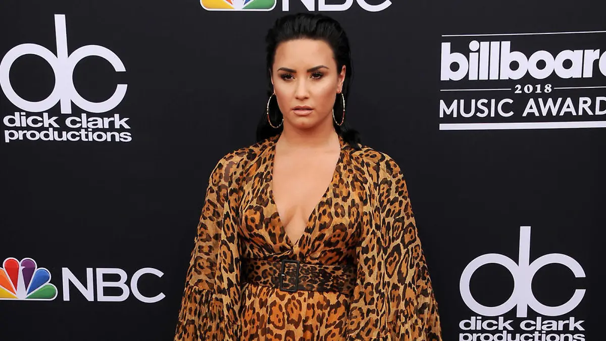 Kussfotos in der Wüste: Demi Lovato heizt Verlobungsgerüchte an