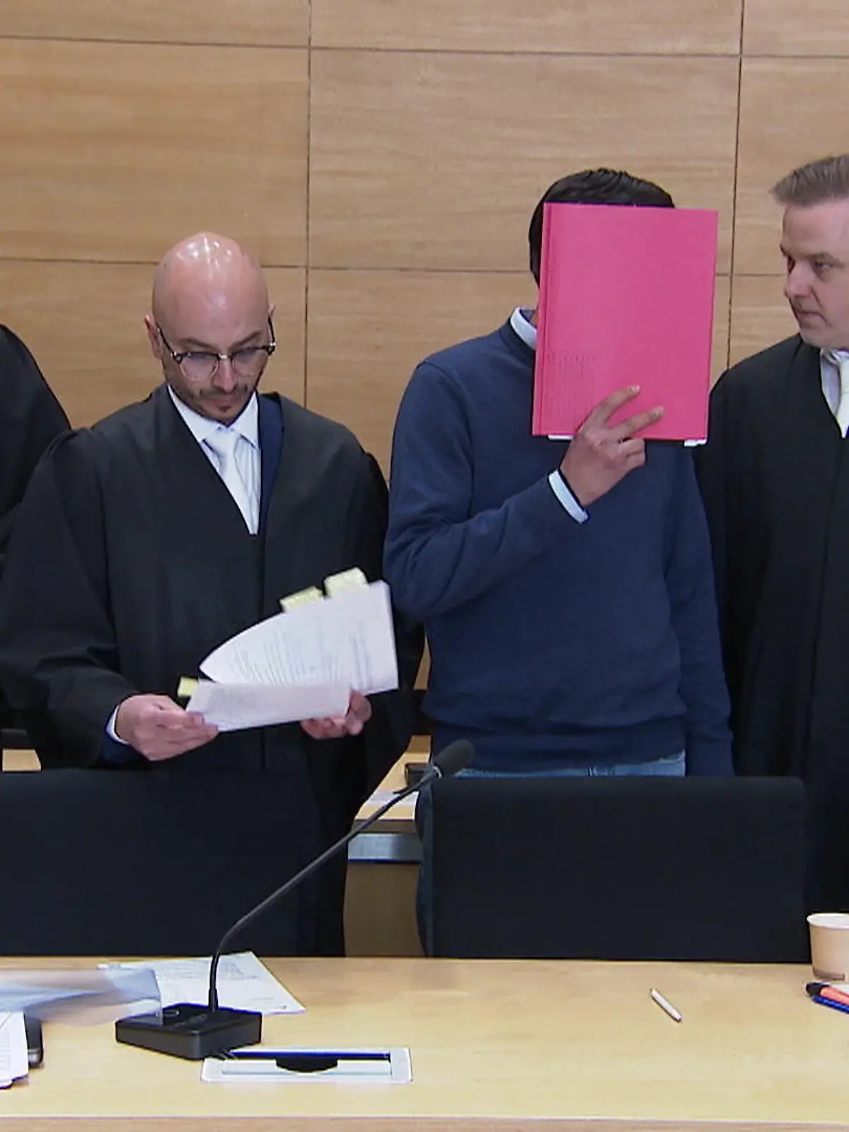 Bild zu: "Videos könnten einen Zeugen belasten "