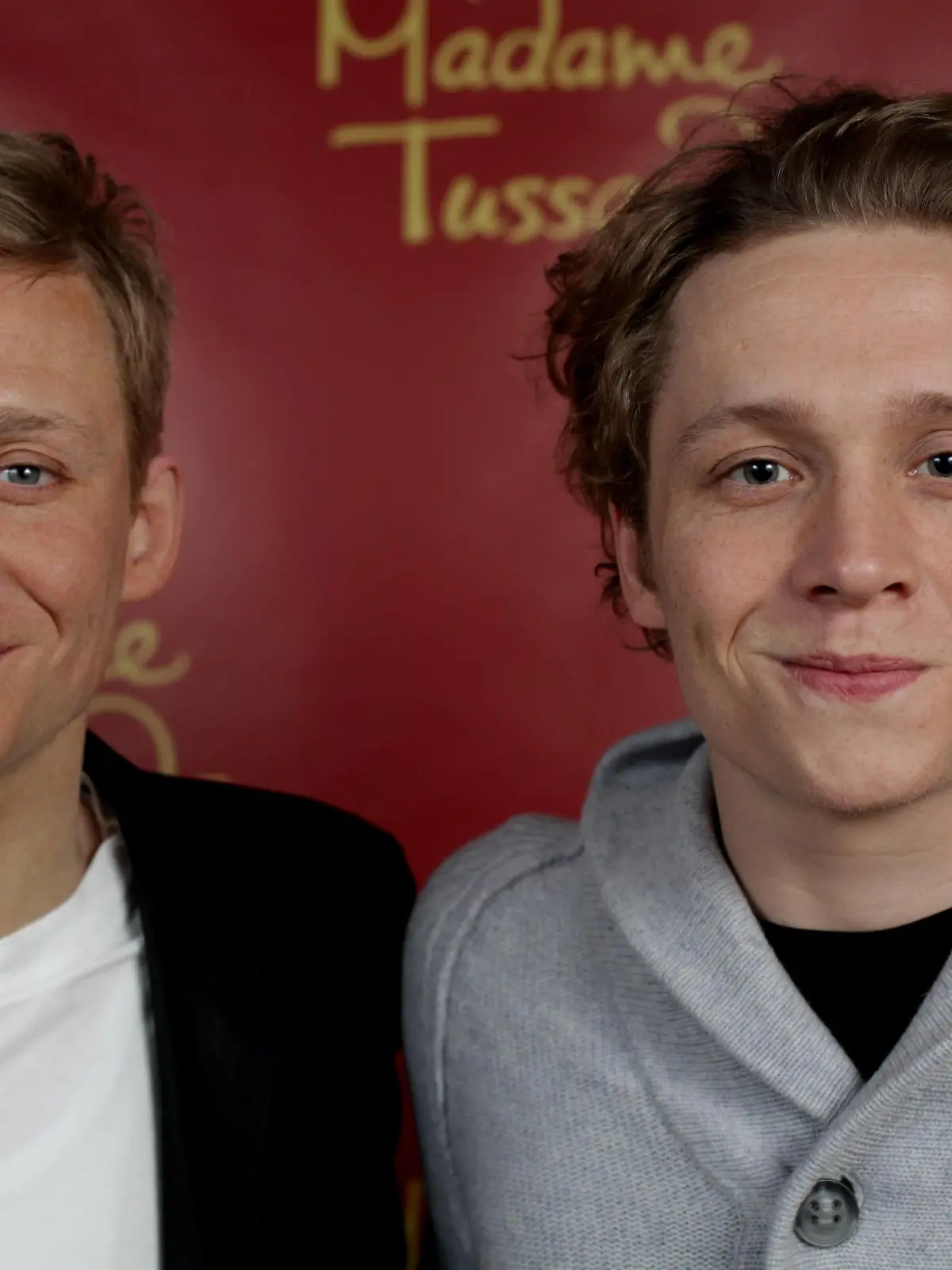 Bildnummer: 56987610  Datum: 27.01.2012  Copyright: imago/Christian Kielmann
Madame Tussauds: Schauspieler Matthias Schweighöfer mit seiner Wachsfigur bei Madame Tussauds Berlin  People Film Objekte Shooting Porträt x0x xub 2012 quer Highlight Entertainment

 56987610 Date 27 01 2012 Copyright Imago Christian Kielmann Madame Tussauds Actor Matthias Schweighöfer with his Wax figure at Madame Tussauds Berlin Celebrities Film Objects Shooting Portrait x0x  2012 horizontal Highlight Entertainment 