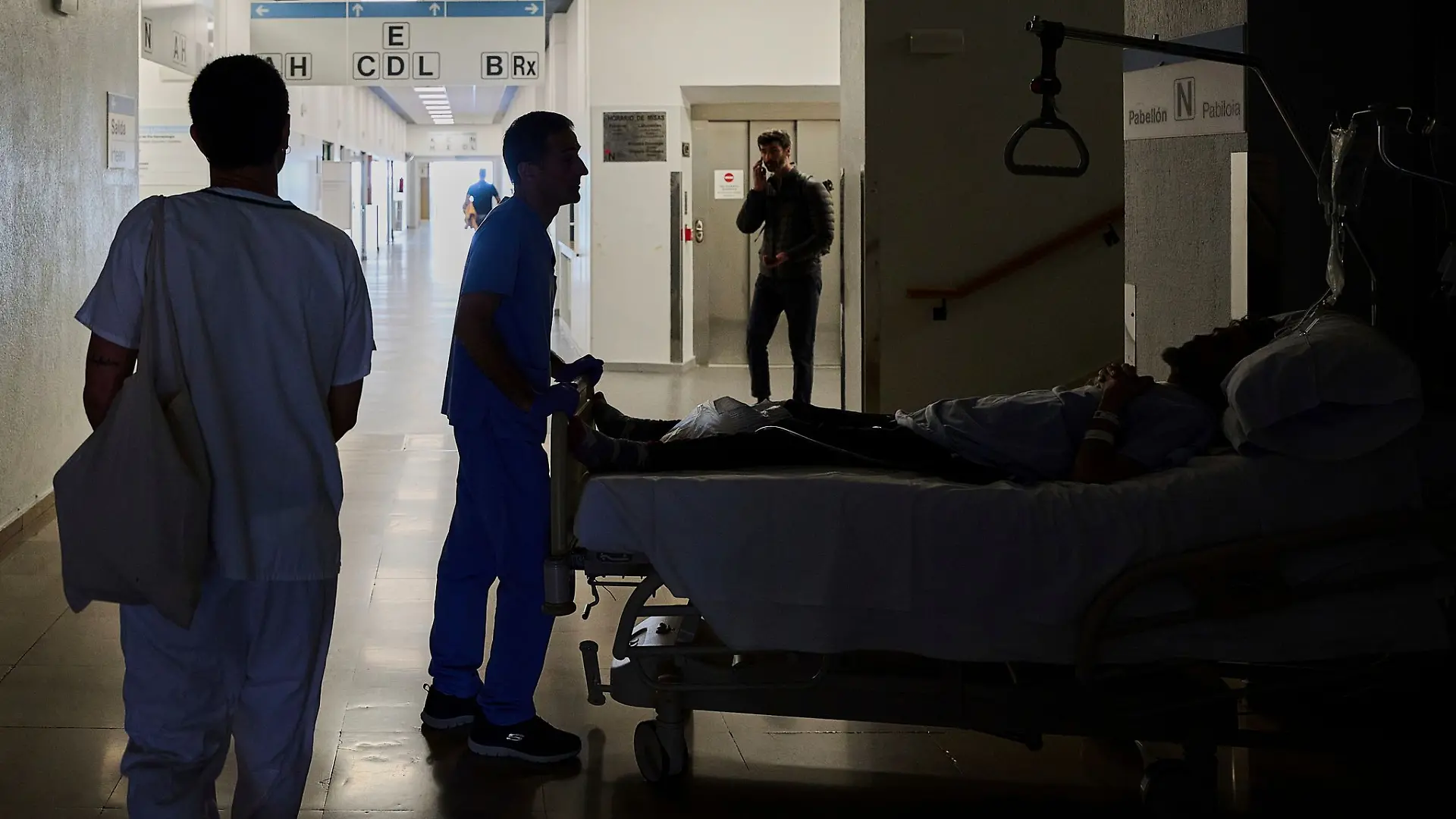 Krankenhäuser mussten sich mit Generatoren behelfen.
