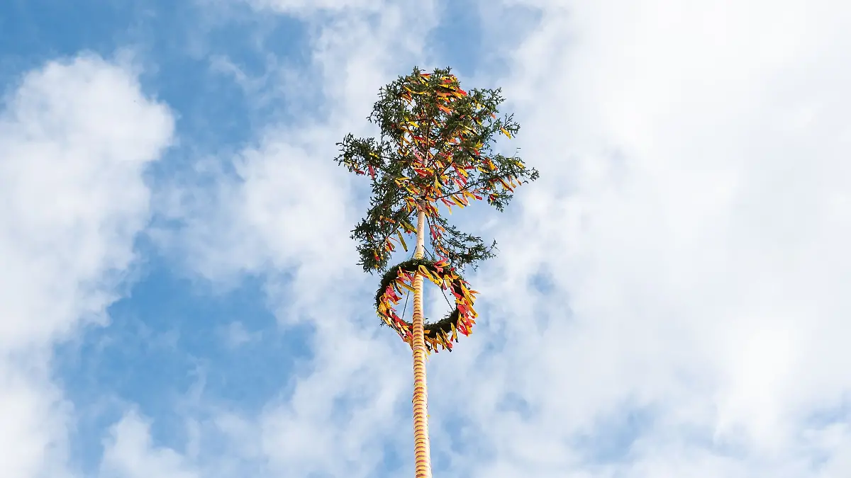 Maibäume zu fällen gilt als Sachbeschädigung. (Symbolbild)