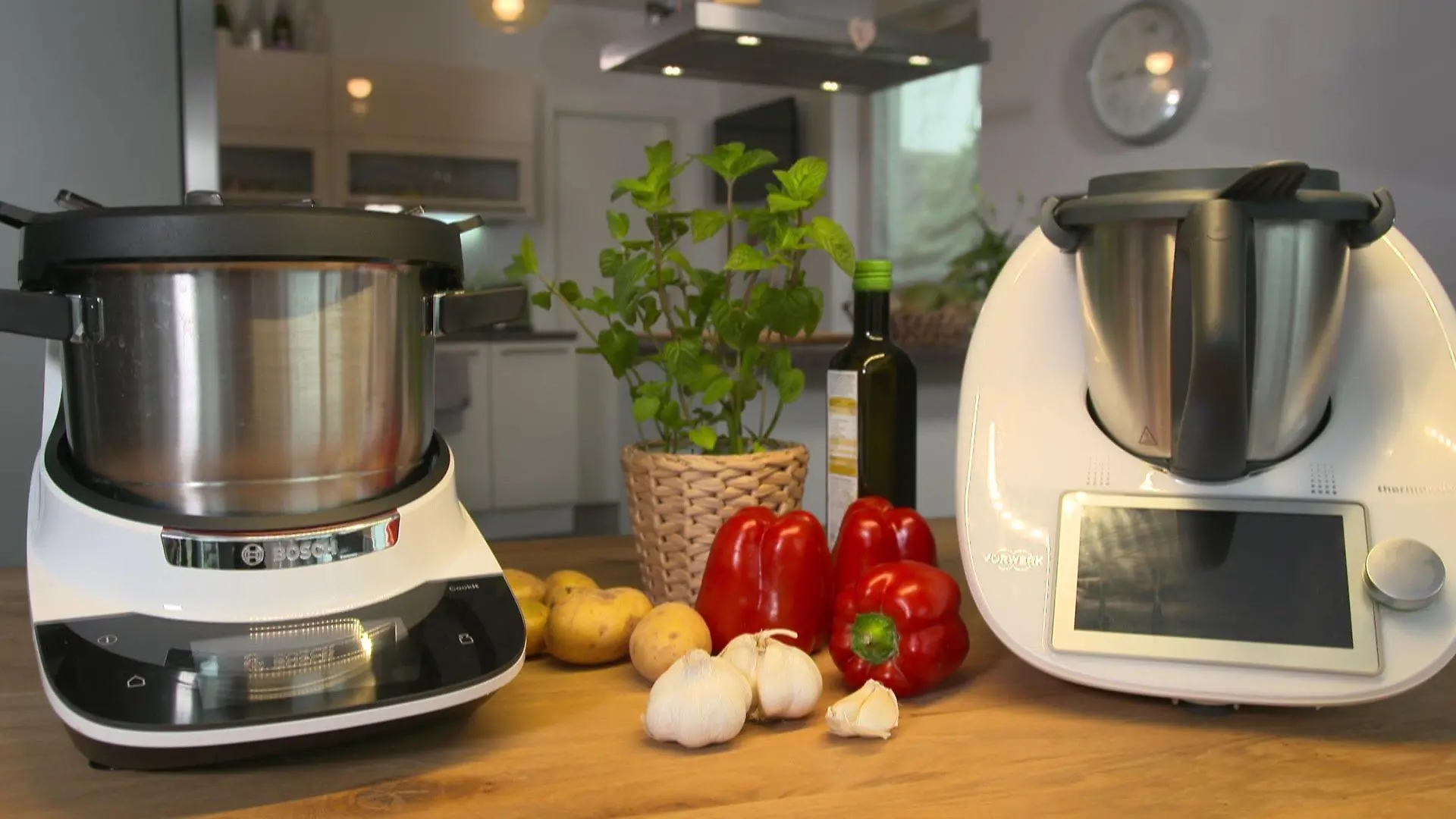 Thermomix vs. Cookit: Welche Küchenmaschine ist besser? Wir testen Komfort. Aufwand und Geschmack