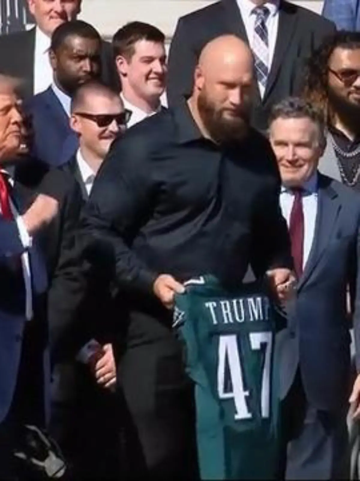 Bild zu: "Trump stichelt gegen Swift bei NFL-Feier"