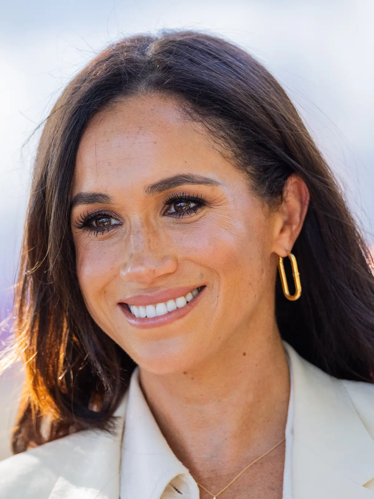 Meghan, Herzogin von Sussex, bei den 6. Invictus Games neben der Merkur Spiel-Arena zur Medaillenzeremonie beim Radfahren. Prinz Harry feiert heute seinen 39. Geburtstag. Der paralympische Wettbewerb für kriegsversehrte Sportler ist erstmals in Deutschland zu Gast.
