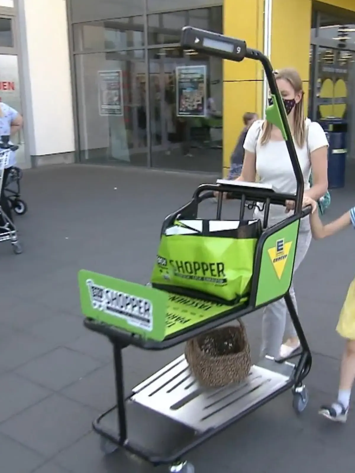 Was kann der modernste Einkaufswagen der Welt? Wir haben den „Easy Shopper“ getestet - das Ergebnis sehen Sie im Video.
