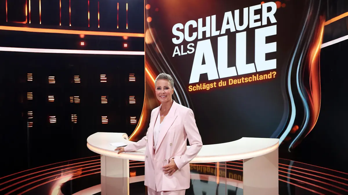 Sonja Zietlow moderiert die neue Quizshow - Schlauer als Alle. Schlägst du Deutschland?