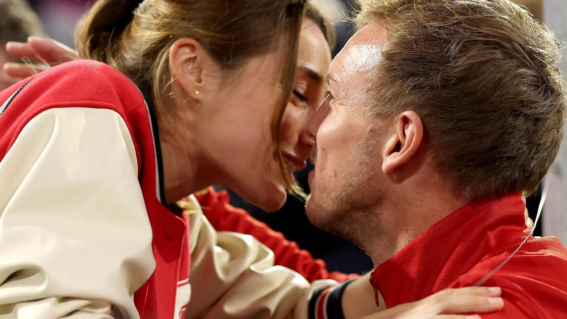 MUNICH, GERMANY - OCTOBER 16: Julian Nagelsmann, head coach of FC Bayern München kisses his girlfriend Lena Wurzenberger after the Bundesliga match between FC Bayern München and Sport-Club Freiburg at Allianz Arena on October 16, 2022 in Munich, Germany. (Photo by Alexander Hassenstein/Getty Images)