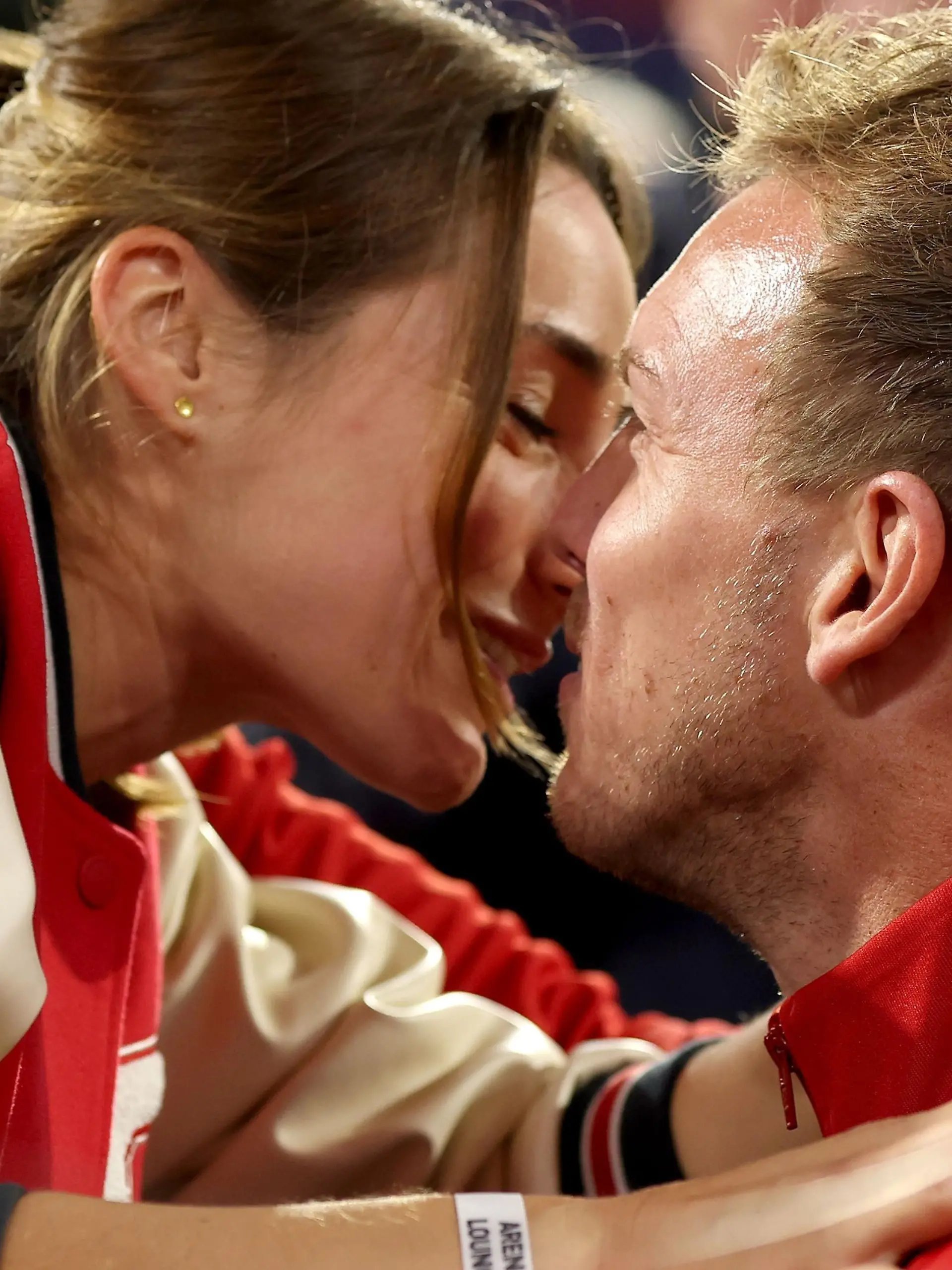 MUNICH, GERMANY - OCTOBER 16: Julian Nagelsmann, head coach of FC Bayern München kisses his girlfriend Lena Wurzenberger after the Bundesliga match between FC Bayern München and Sport-Club Freiburg at Allianz Arena on October 16, 2022 in Munich, Germany. (Photo by Alexander Hassenstein/Getty Images)