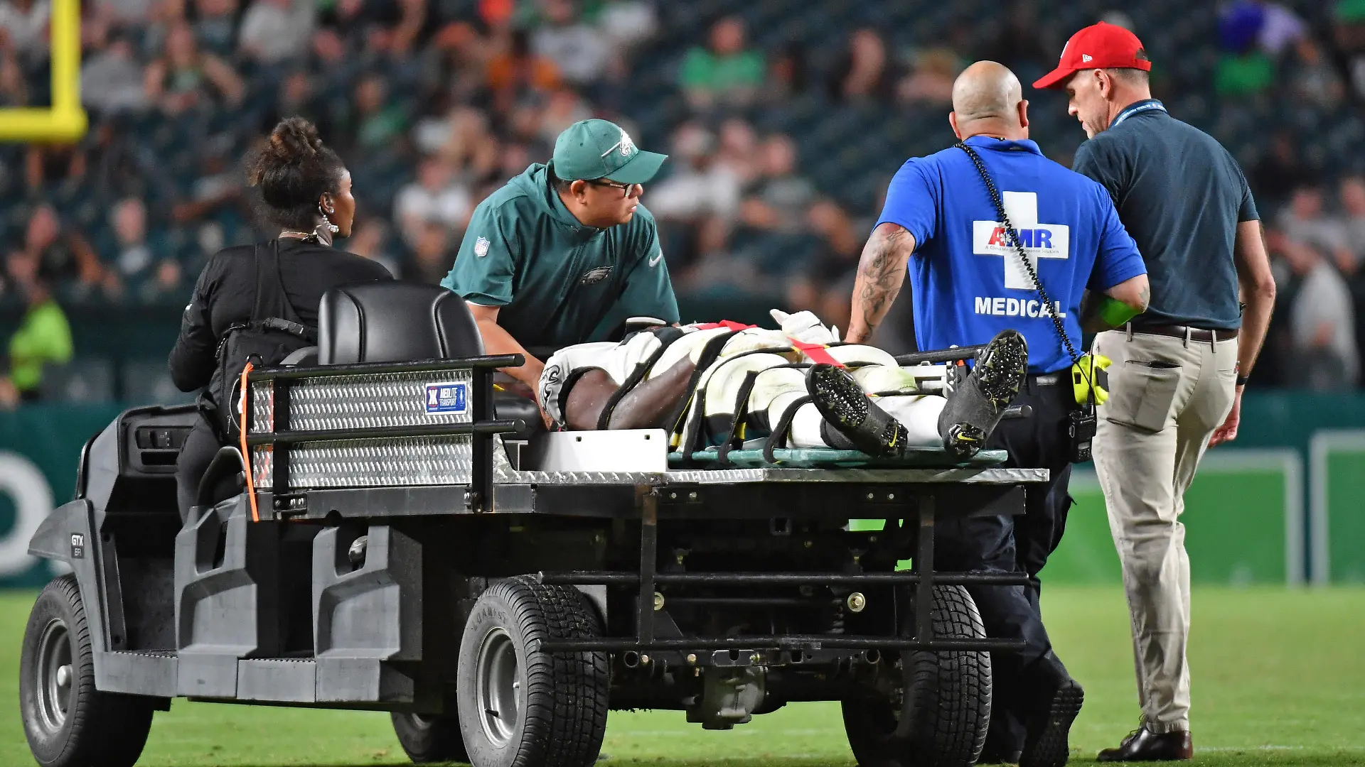 NFL, American Football Herren, USA Preseason-Cleveland Browns at Philadelphia Eagles Aug 17, 2023 Philadelphia, Pennsylvania, USA Philadelphia Eagles defensive tackle Moro Ojomo 72 is injured against the Cleveland Browns during the fourth quarter and was carted off the field at Lincoln Financial Field. Philadelphia Lincoln Financial Field Pennsylvania USA, EDITORIAL USE ONLY PUBLICATIONxINxGERxSUIxAUTxONLY Copyright: xEricxHartlinex 20230811_eh_se7_01626