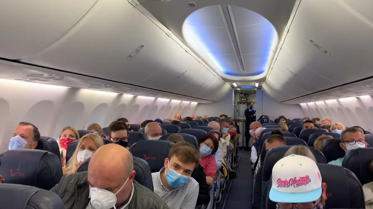 So sieht es im ersten Urlaubsflieger nach Mallorca aus Erste Touristen aus Deutschland sind auf dem Weg
