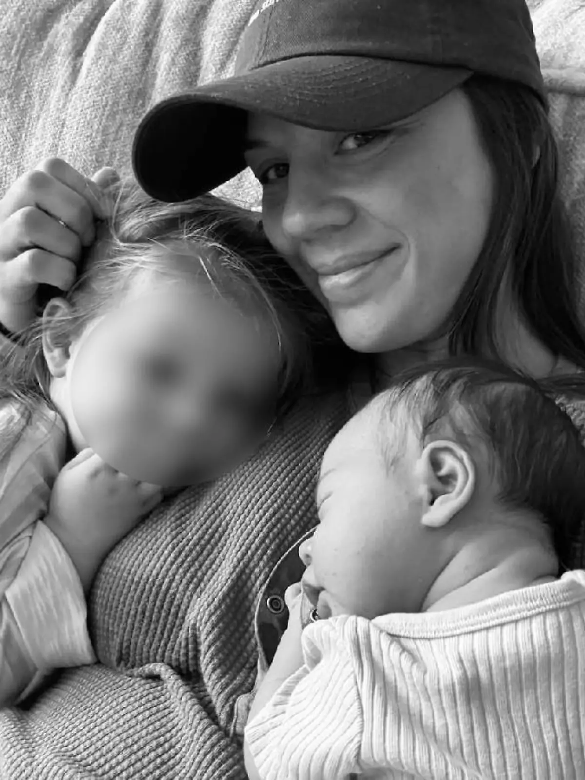 Influencerin Lizzie Kieffer trauert um ihre Tochter Lily (1).