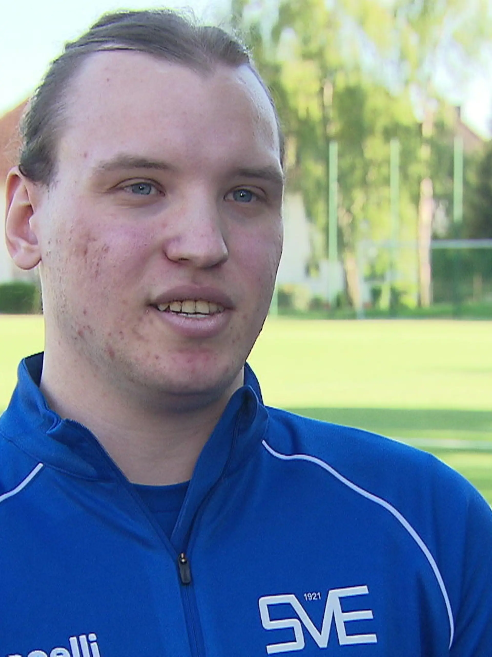 Bild zu: "Transfrau Melina (24) kickt in einem Frauenfußball-Team"