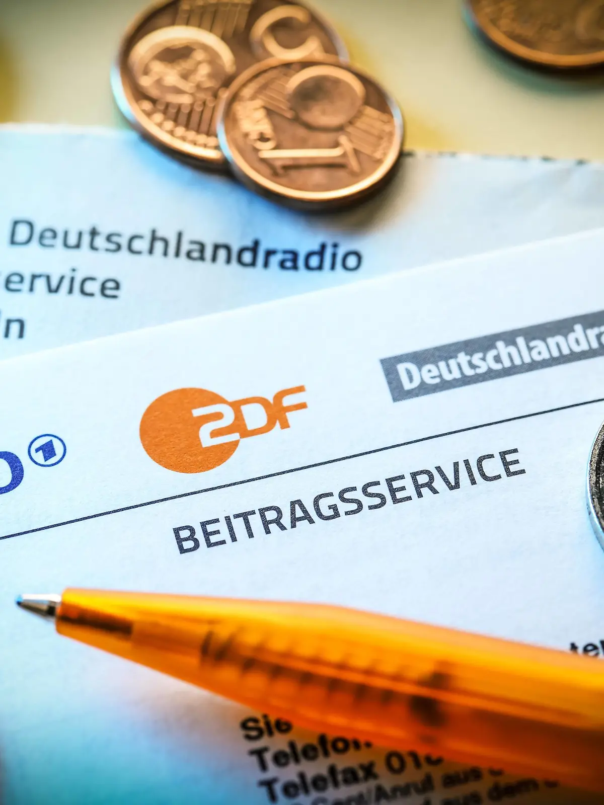 Rundfunkbeitrag - Symbolbilder Schreiben vom ARD ZDF Deutschlandradio Beitragsservice, Rundfunkgebühren

broadcasting Post  Symbol Pictures write of ARD ZDF German Radio Beitragsservice Broadcasting fees
