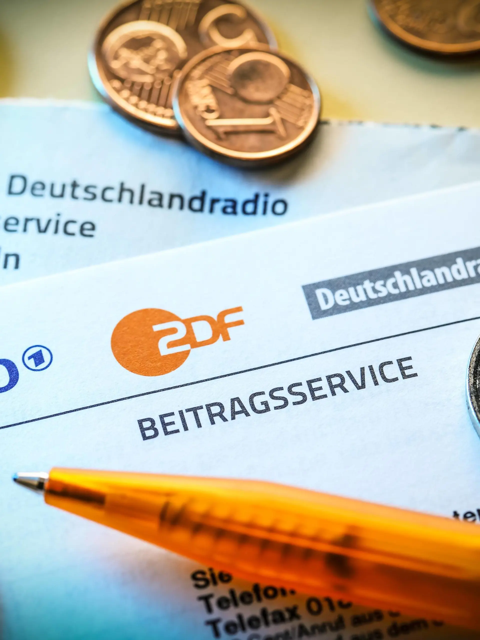 Rundfunkbeitrag - Symbolbilder Schreiben vom ARD ZDF Deutschlandradio Beitragsservice, Rundfunkgebühren

broadcasting Post  Symbol Pictures write of ARD ZDF German Radio Beitragsservice Broadcasting fees