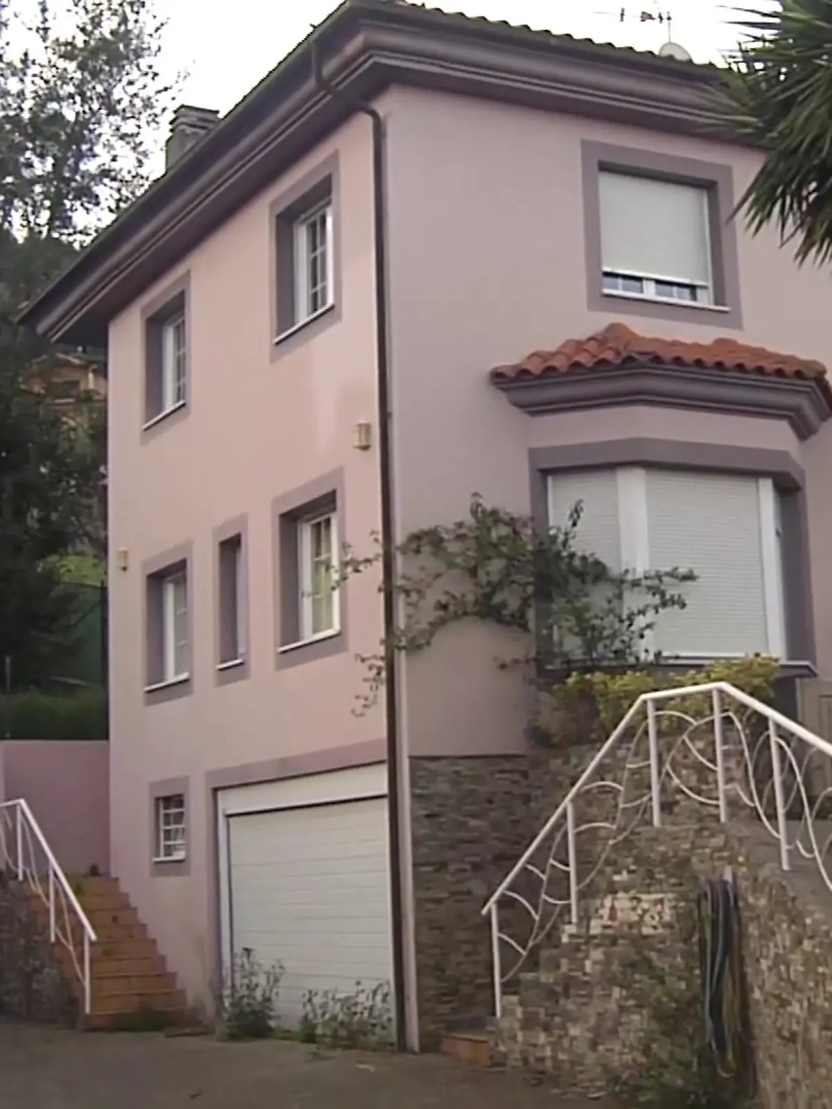 In einem Haus im nordspanischen Oviedo sollen deutsche Eltern ihre Kinder eingesperrt haben. 