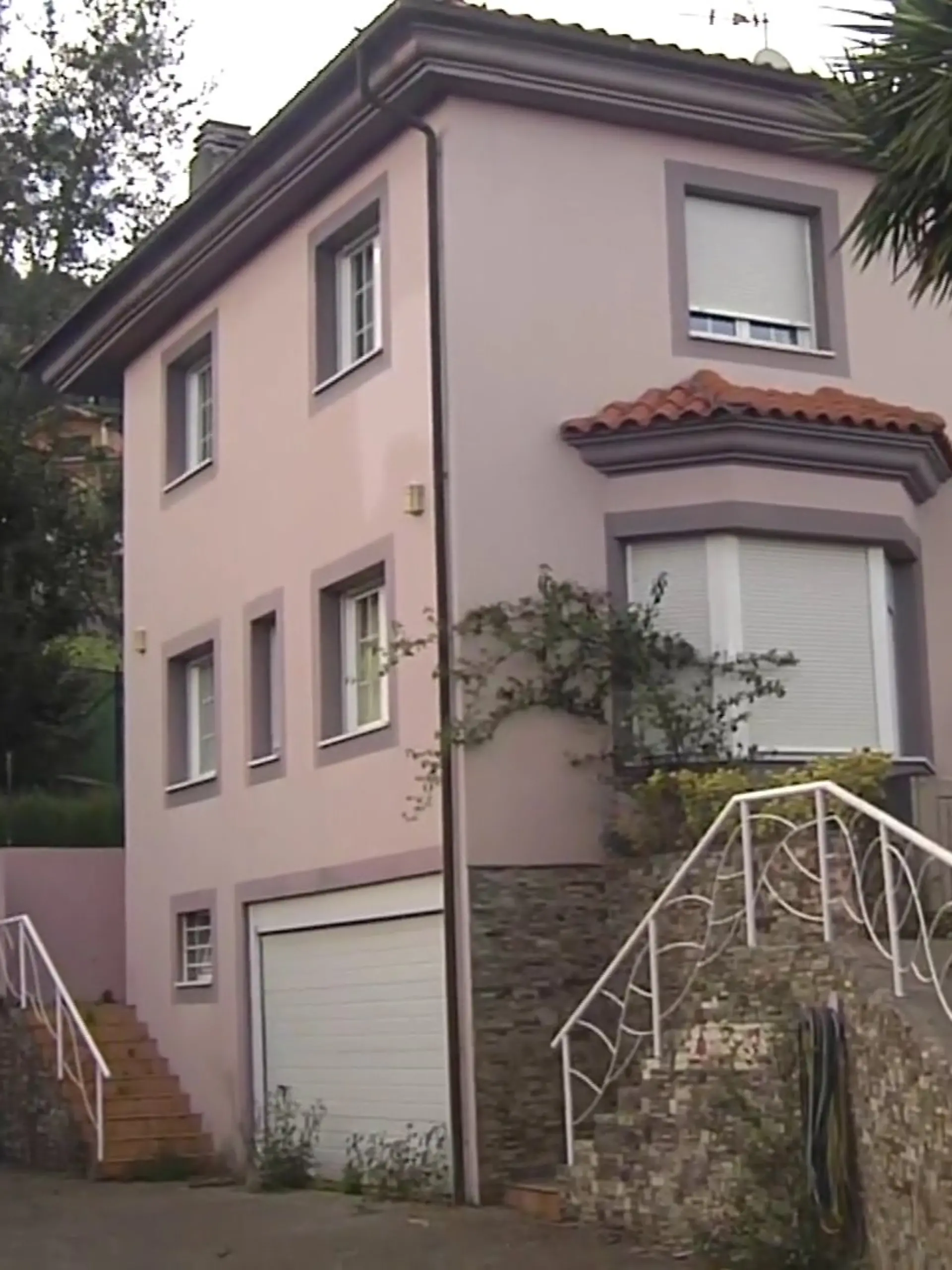 In einem Haus im nordspanischen Oviedo sollen deutsche Eltern ihre Kinder eingesperrt haben. 