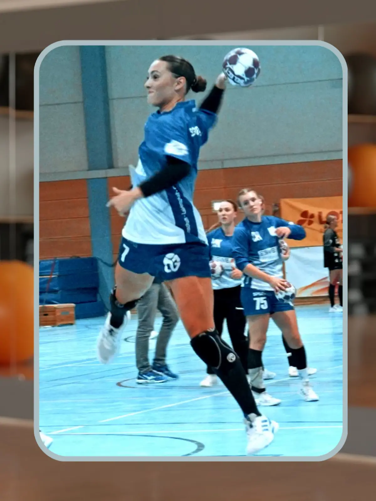 Profi-Handballspielerin Josefine Schneiders (25) erleidet ein Schleudertrauma