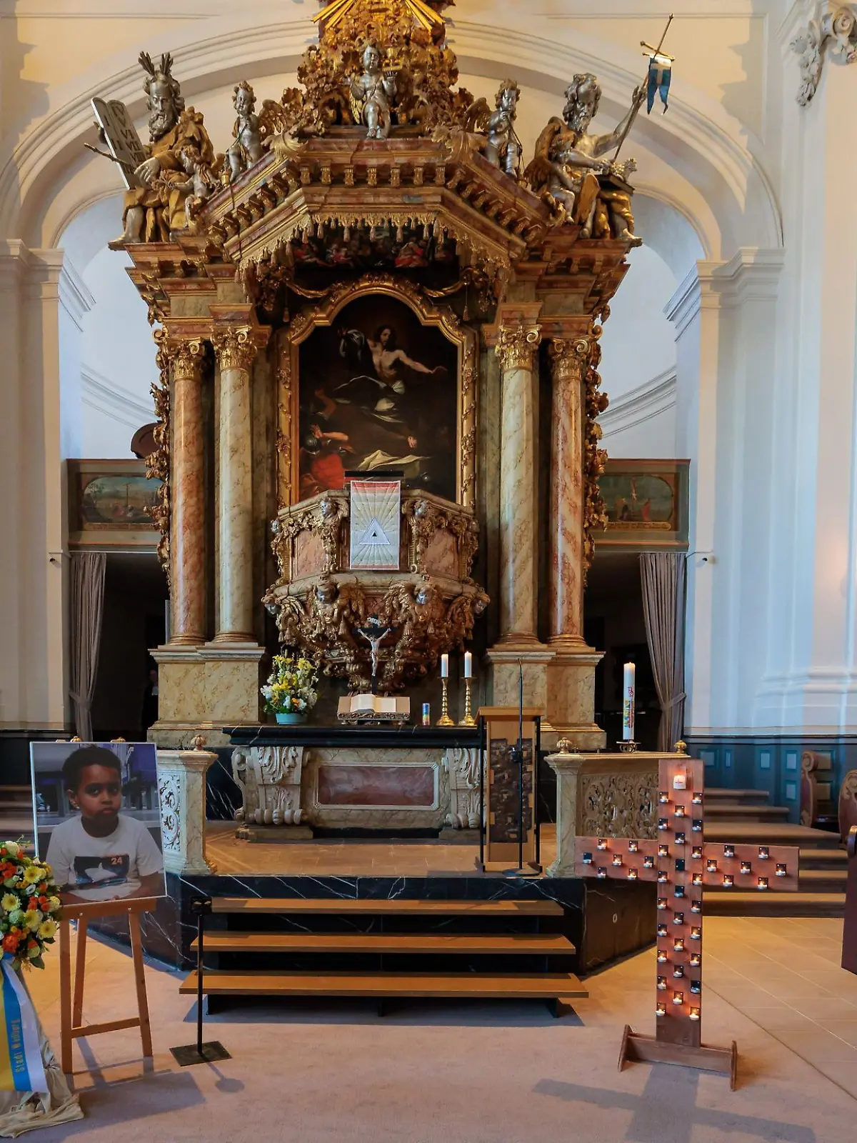 Bild zu: "„Pawlos, dieser wunderbare Junge” – große Anteilnahme bei Gottesdienst für Sechsjährigen"