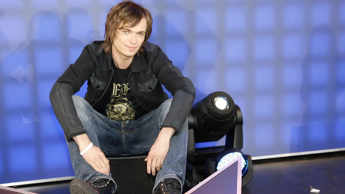 DSDS-2008 Gewinner Thomas Godoj posiert am Donnerstag (22.05.2008) in Hamburg während der Proben zur "Countdown für Belgrad"-Show. Die ARD zeigt am Samstag (24.05.2008) die Show "Countdown für Belgrad" von der Reeperbahn in Hamburg im Vorfeld des 53. "Eurovision Song Contest". Foto: Sebastian Widmann dpa/lno +++(c) dpa - Report+++