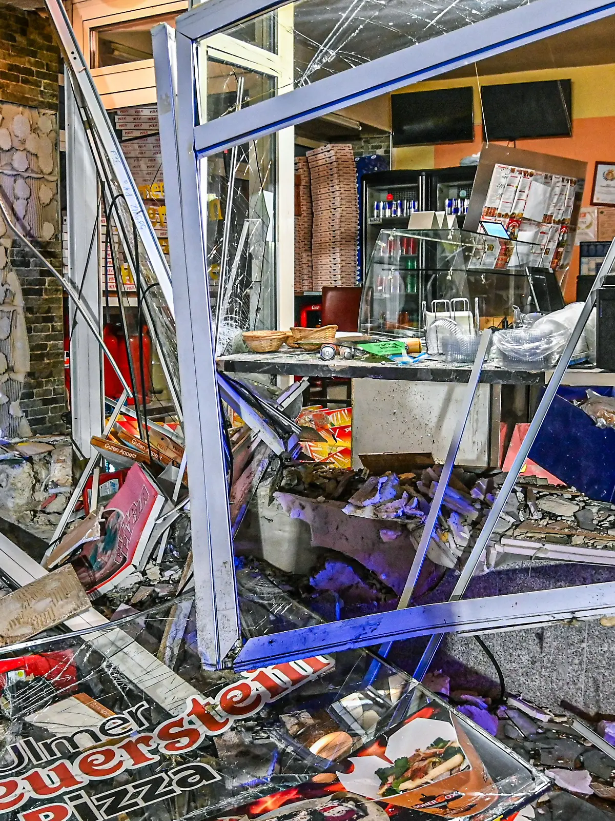 Die Pizzeria liegt in Trümmern