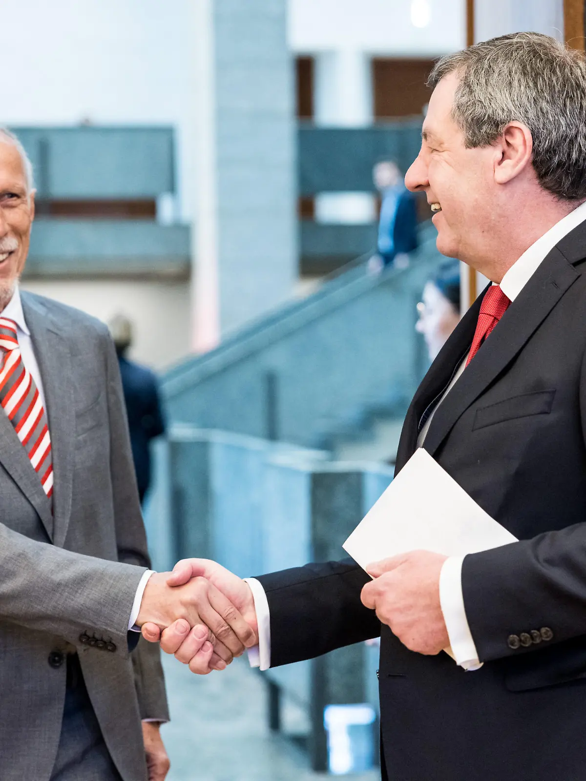 Christoph Daum, Dr. Werner Wolf (Praesident 1. FC Koeln) 75 Jahre 1. FC Koeln - Eintragung ins Goldene Buch der Stadt, Koeln, Rathaus *** Local Caption *** 00680962