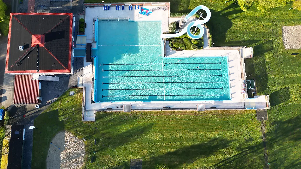 Weener: Das Freibad «Friesenbad» auf der Luft.