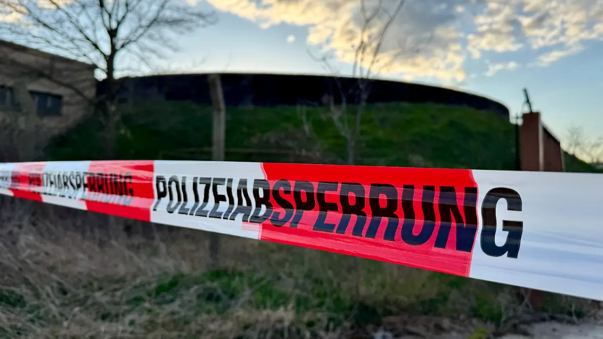 In diesem Güllebecken fand ein Arbeiter die Leichen.