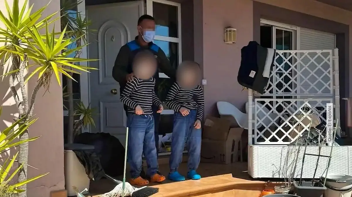 Die Eltern sollen ihre Kinder seit Oktober 2021 eingesperrt haben.