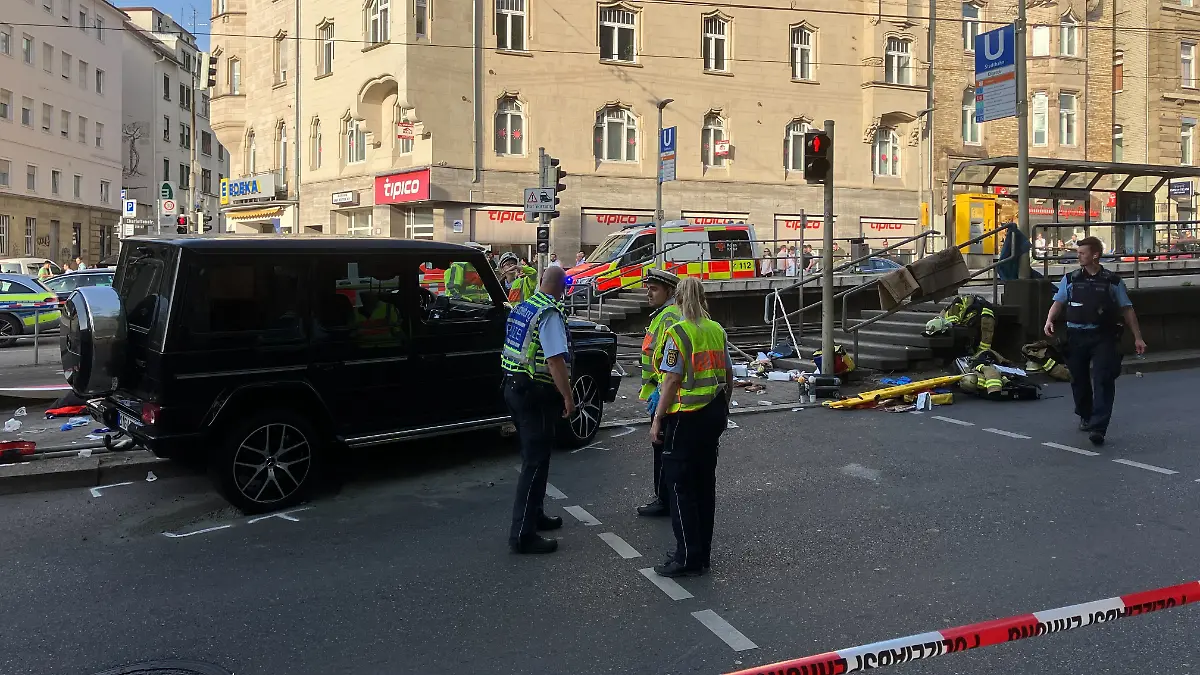 Der Fahrer des SUVs wurde festgenommen.