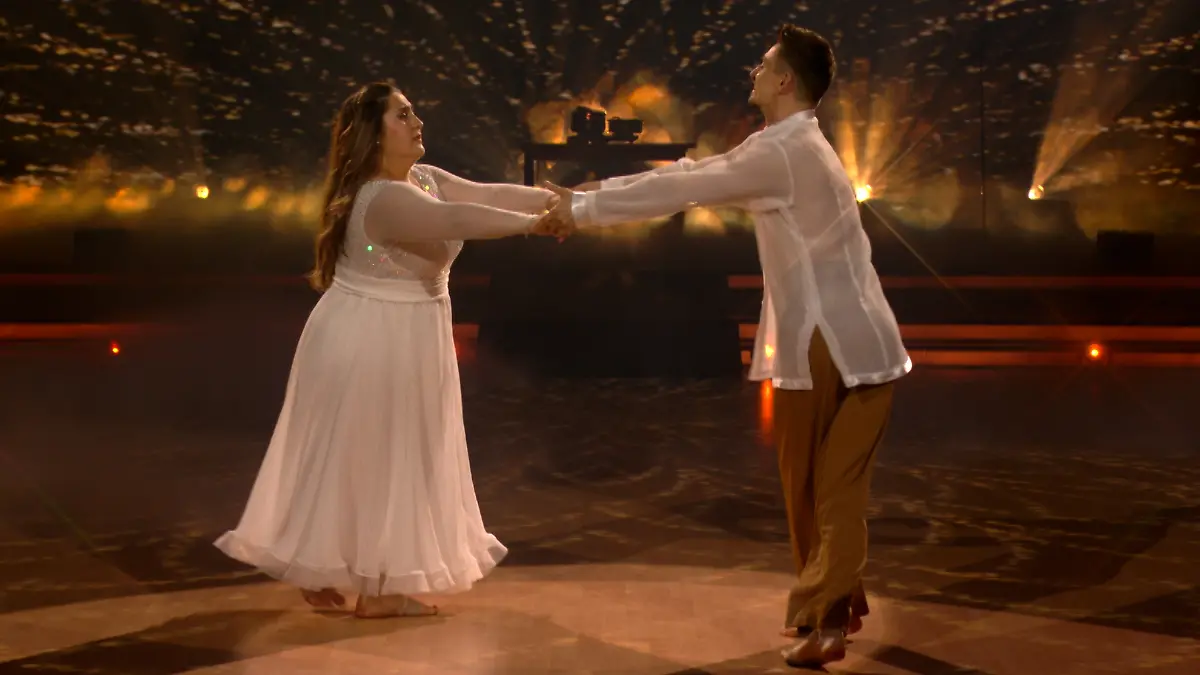 selfiesandra und Zsolt Sándor Cseke tanzen ihren Magic Moment