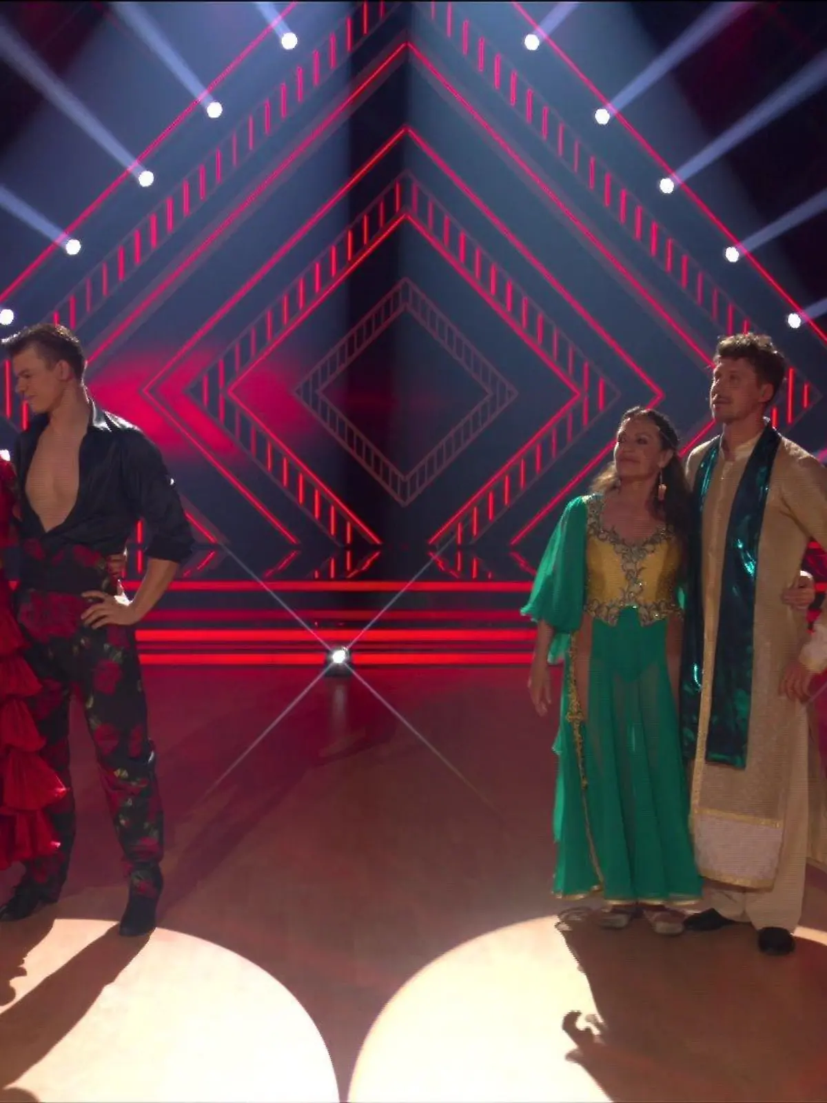 Bild zu: "Dieses Tanzpaar muss „Let’s Dance” nach Show 9 verlassen"
