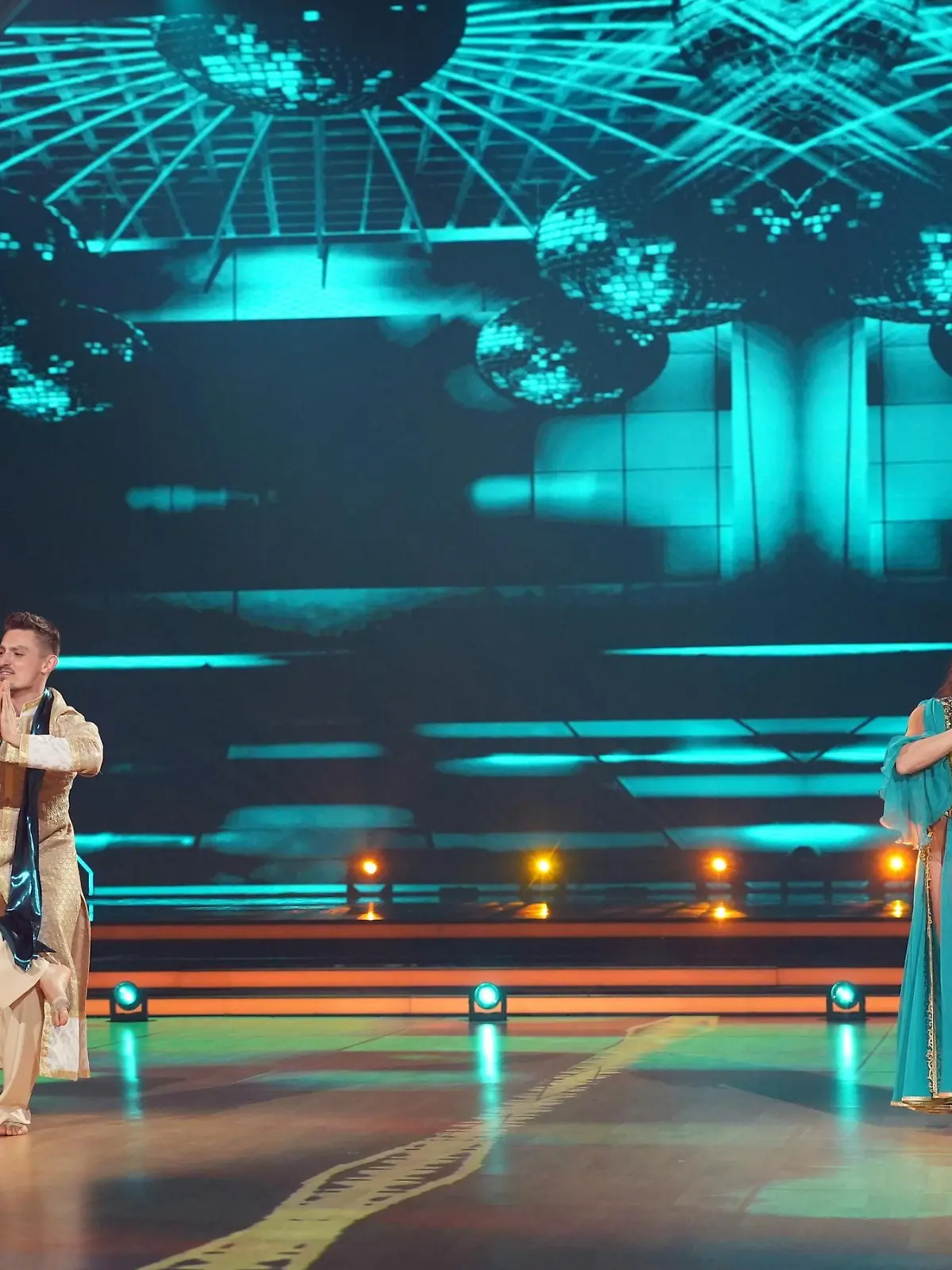 Bild zu: "Sandra und Christine Neubauer „rocken” den Bollywood-Tanz"