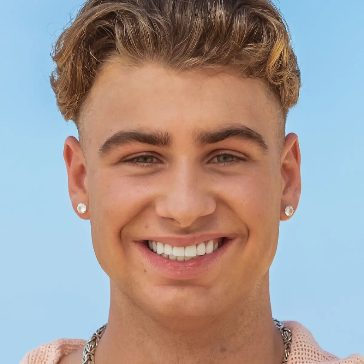 8zOm44wnvuH8-kampf-der-realitystars_2025_daymian_04.jpg