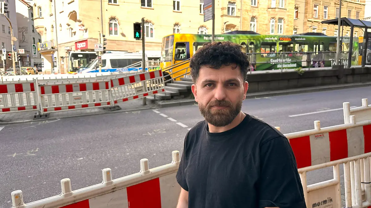 Bakhtyan Hassan arbeitet in der Nähe des Stuttgarter Unfallorts