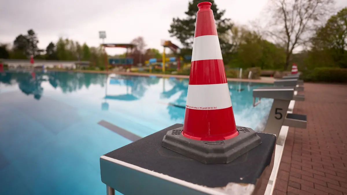 Beim Diebstahl in Schwimmbädern bleiben viele Fälle ungelöst. (Symbolbild)