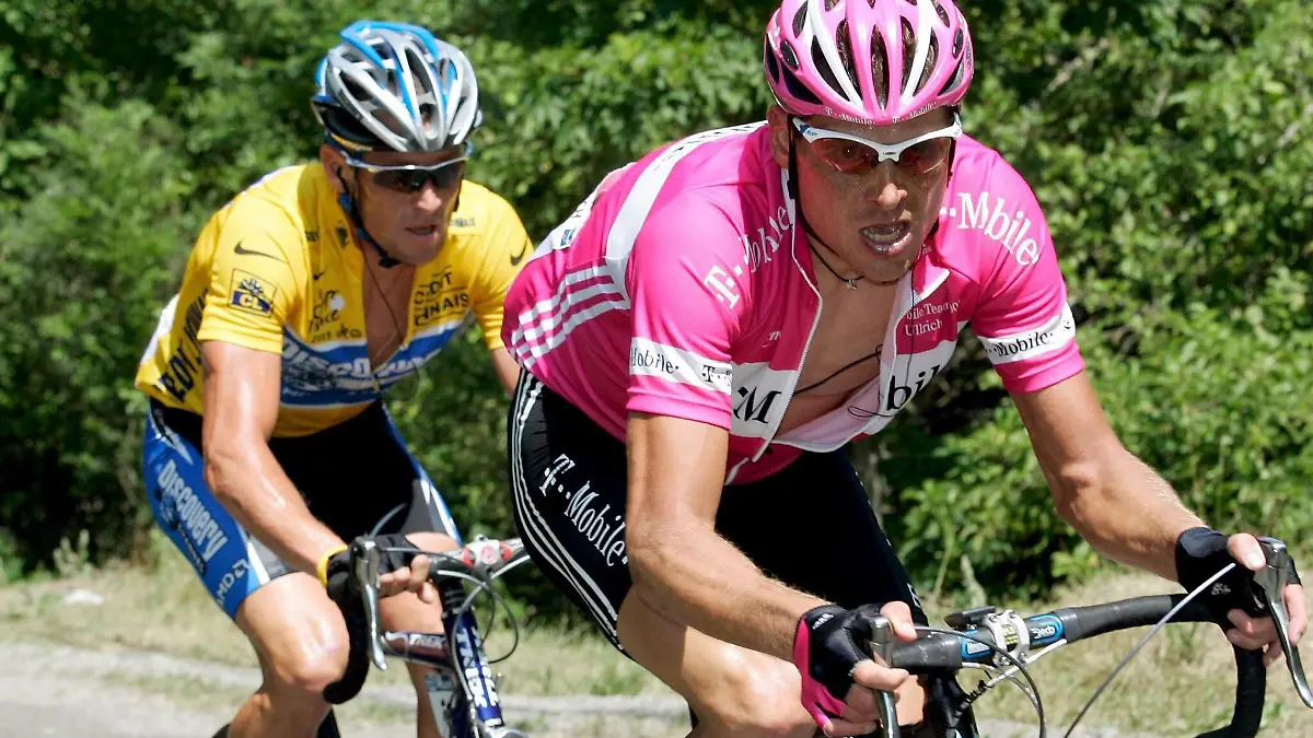 Jan Ullrich (r.) und Lance Armstrong bei der Tour de France 2005