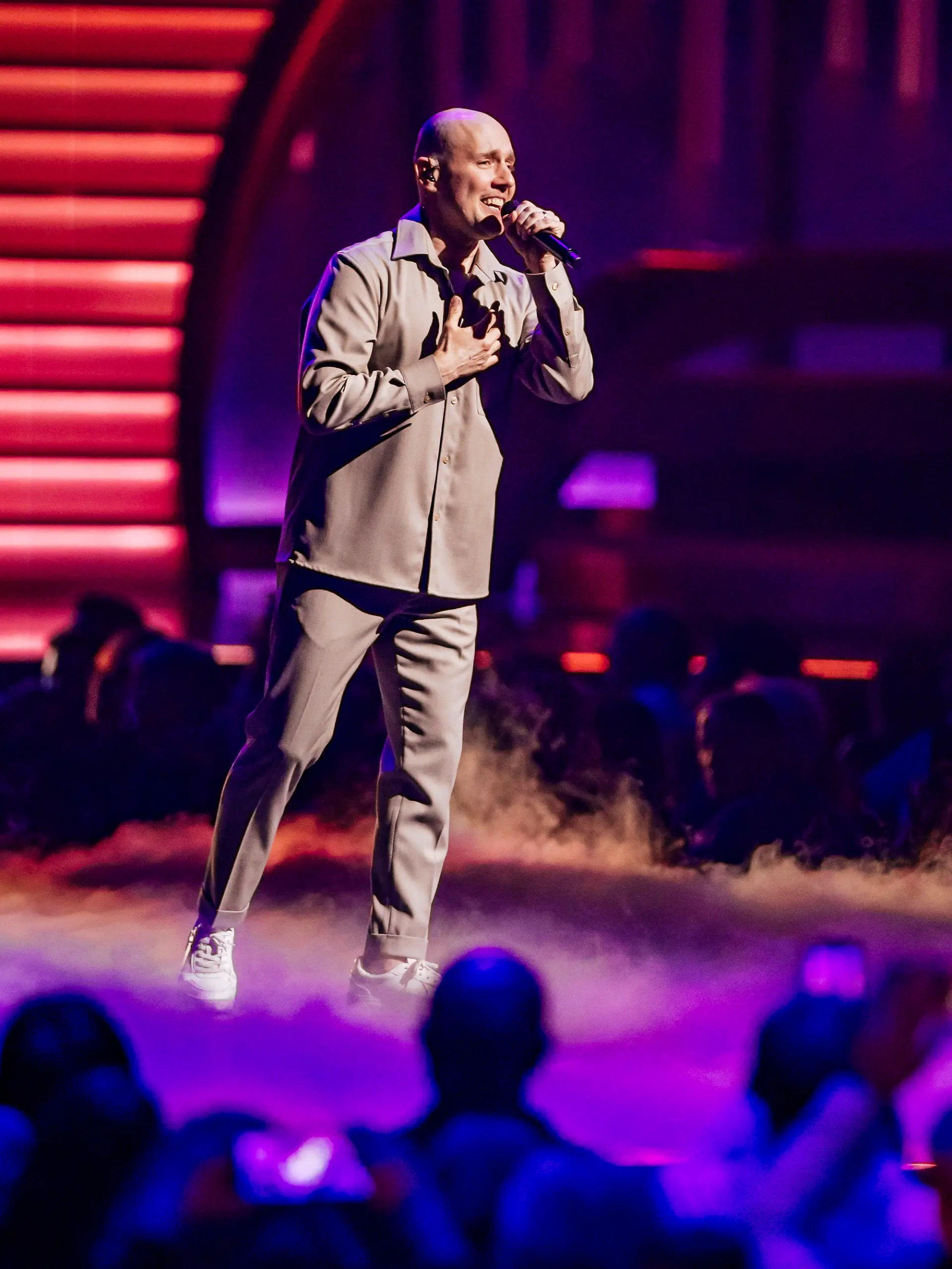 Oli.P singt in der „Giovanni Zarrella Show für seine Frau Pauline.