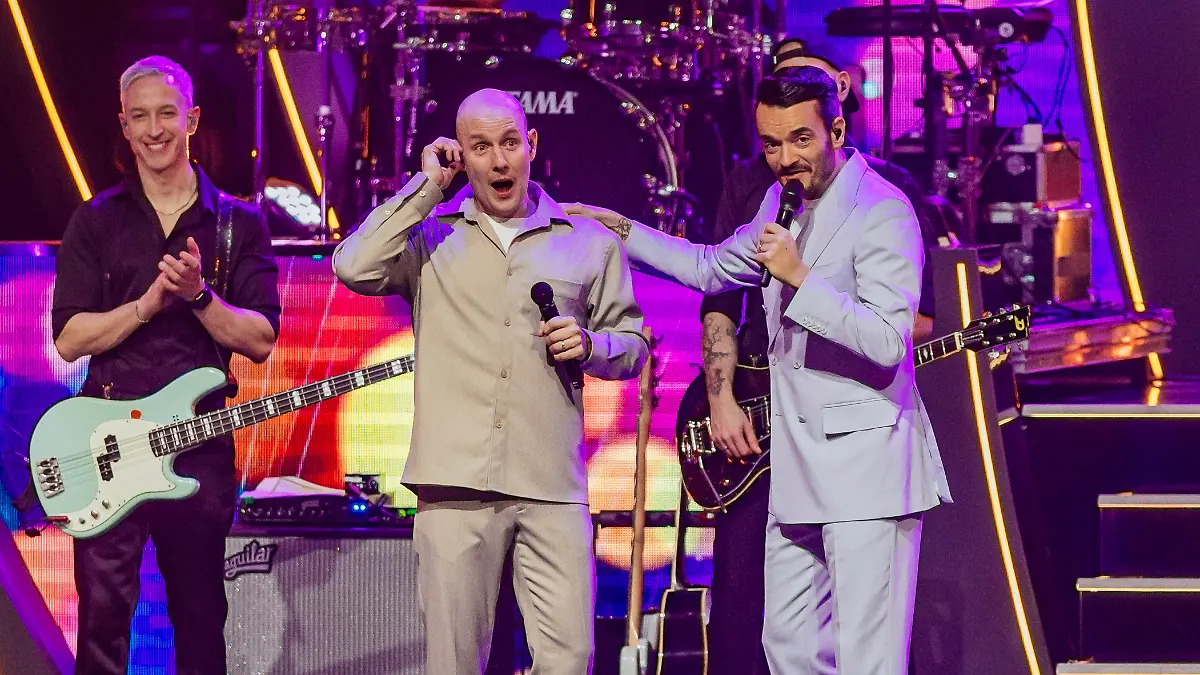 Oliver Petszokat sorgt in der „Giovanni Zarrella Show” für Party- und Gänsehautstimmung.