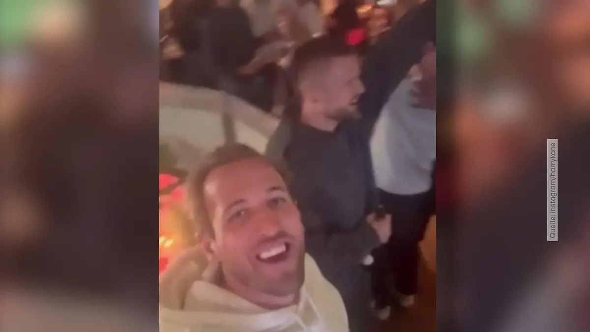 So feiert der FC Bayern die Meisterschaft Champagner und Zigarren!