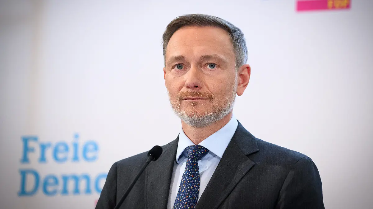 Christian Lindner war kürzlich mit seinem Auto in einen Unfall mit einem Hund verwickelt.