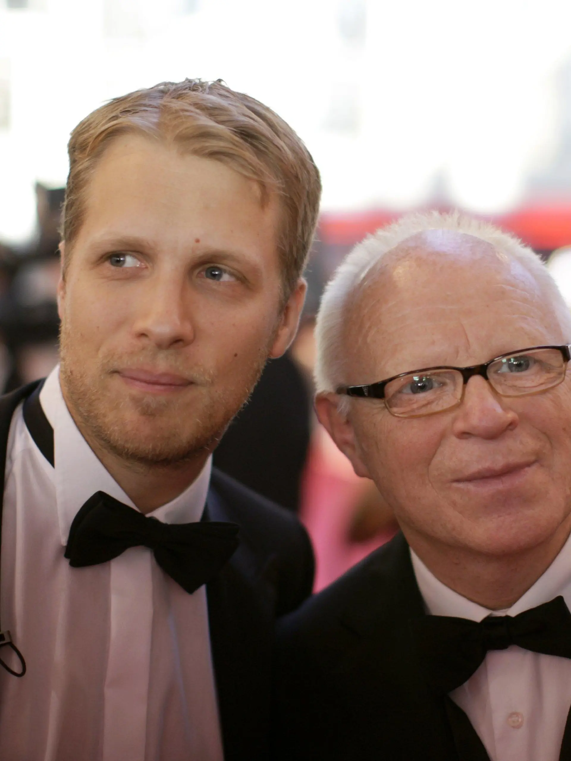 Comedian Oliver Pocher (l) und sein Vater Gerhard kommen am Samstag (26.09.2009) in Köln zur Verleihung des Deutschen Fernsehpreises. Der Deutsche Fernsehpreis, der in diesem Jahr in 19 Kategorien verliehen wird, dazu kommen zwei mit jeweils 15.000 Euro dotierte Förderpreise und der Ehrenpreis, wird bereits zum elften Mal verliehen. Foto: Rolf Vennenbernd dpa/lnw  +++(c) dpa - Bildfunk+++