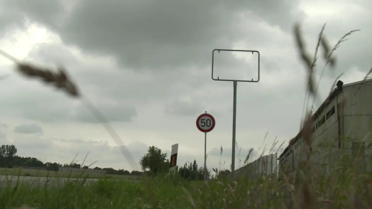 geklautes Ortsschild von Thießen