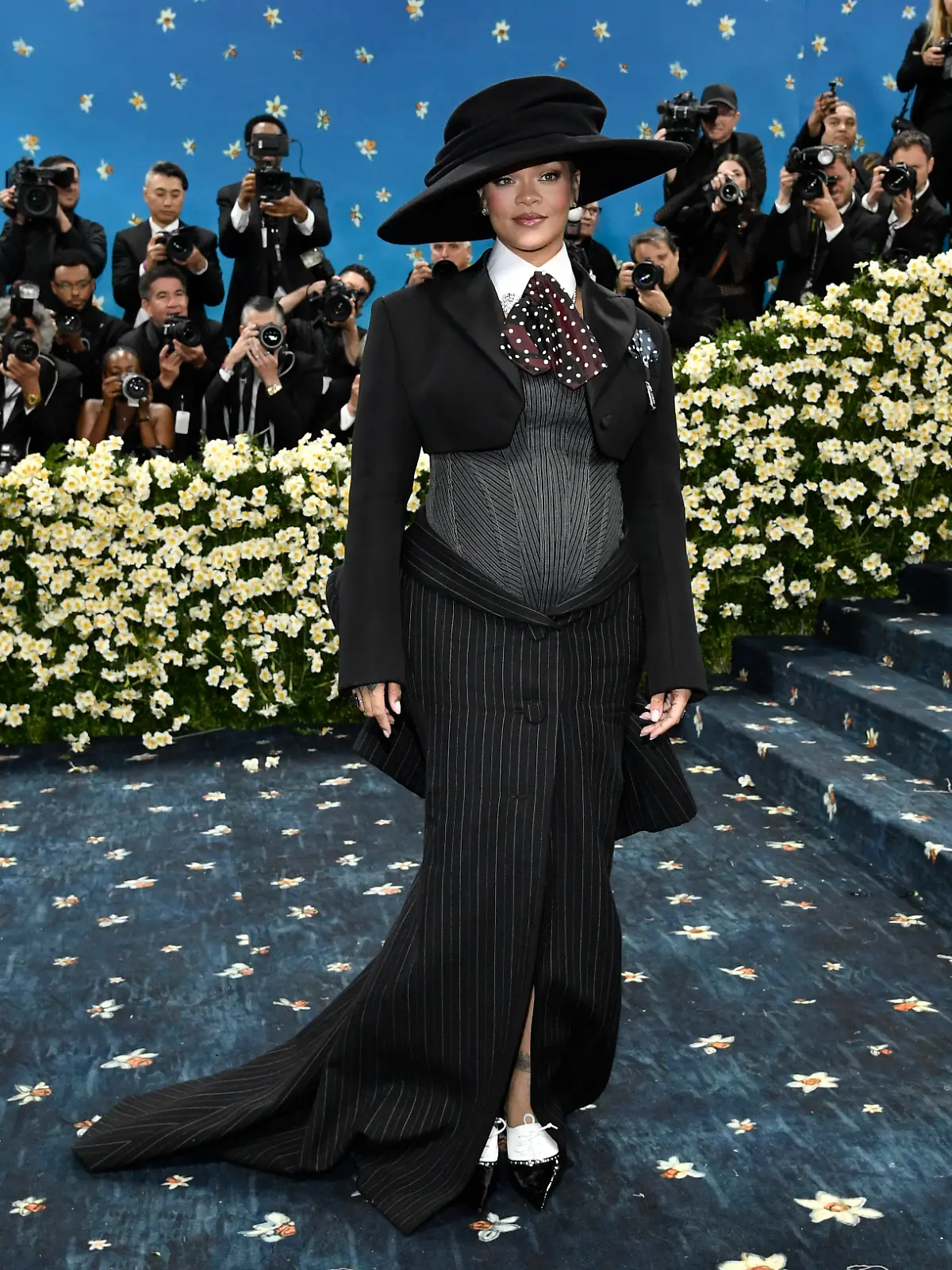 Bild zu: "Rihanna überrascht mit Babybauch "