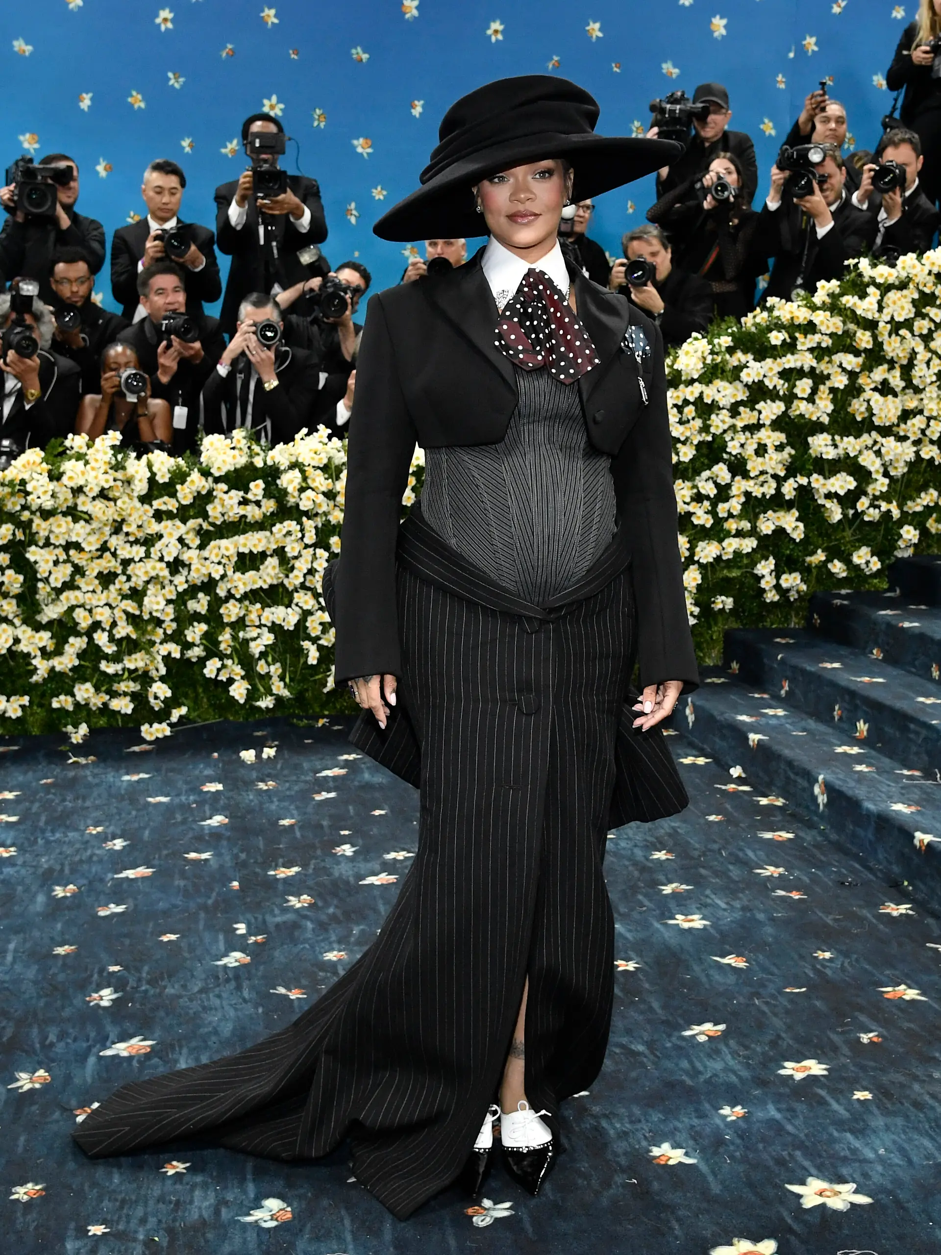 Bild zu: "Rihanna überrascht mit Babybauch "