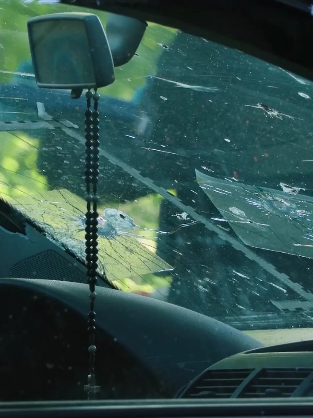 Das Auto der Opfer wurde durchlöchert.
