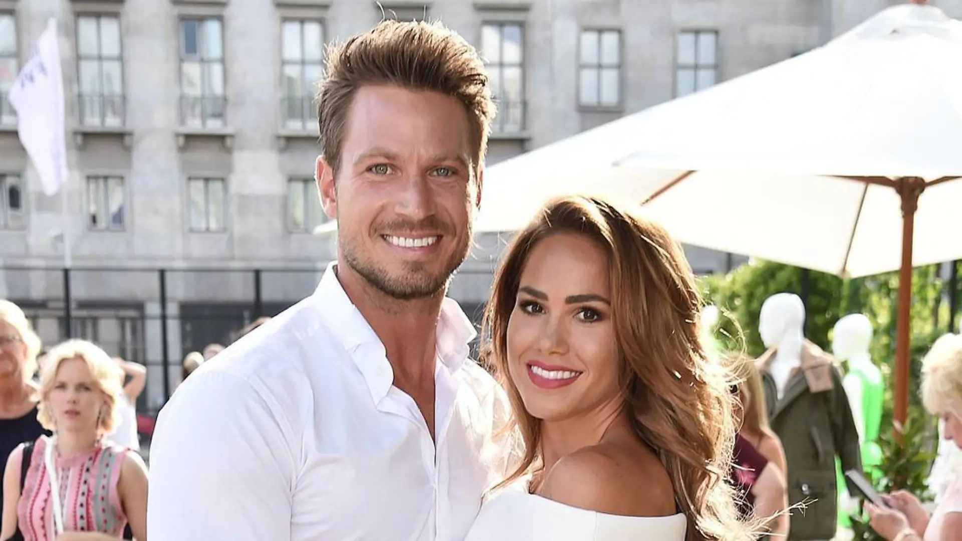  Sebastian Pannek und Angelina Heger bei der Ankunft zur Guido Maria Kretschmer Modenschau im Rahmen der Mercedes-Benz Fashion Week Frühjahr/Sommer am 1.07.2019 in Berlin MBFW Fashionweek 2019 Juli in Berlin- Guido Maria Kretschmer Fashionshow *** Sebastian Pannek and Angelina Heger arriving at Guido Maria Kretschmer Fashion Show as part of Mercedes Benz Fashion Week Spring Summer 1 07 2019 in Berlin MBFW Fashionweek 2019 July in Berlin Guido Maria Kretschmer Fashion Show PUBLICATIONxINxGERxSUIxAUTxONLY