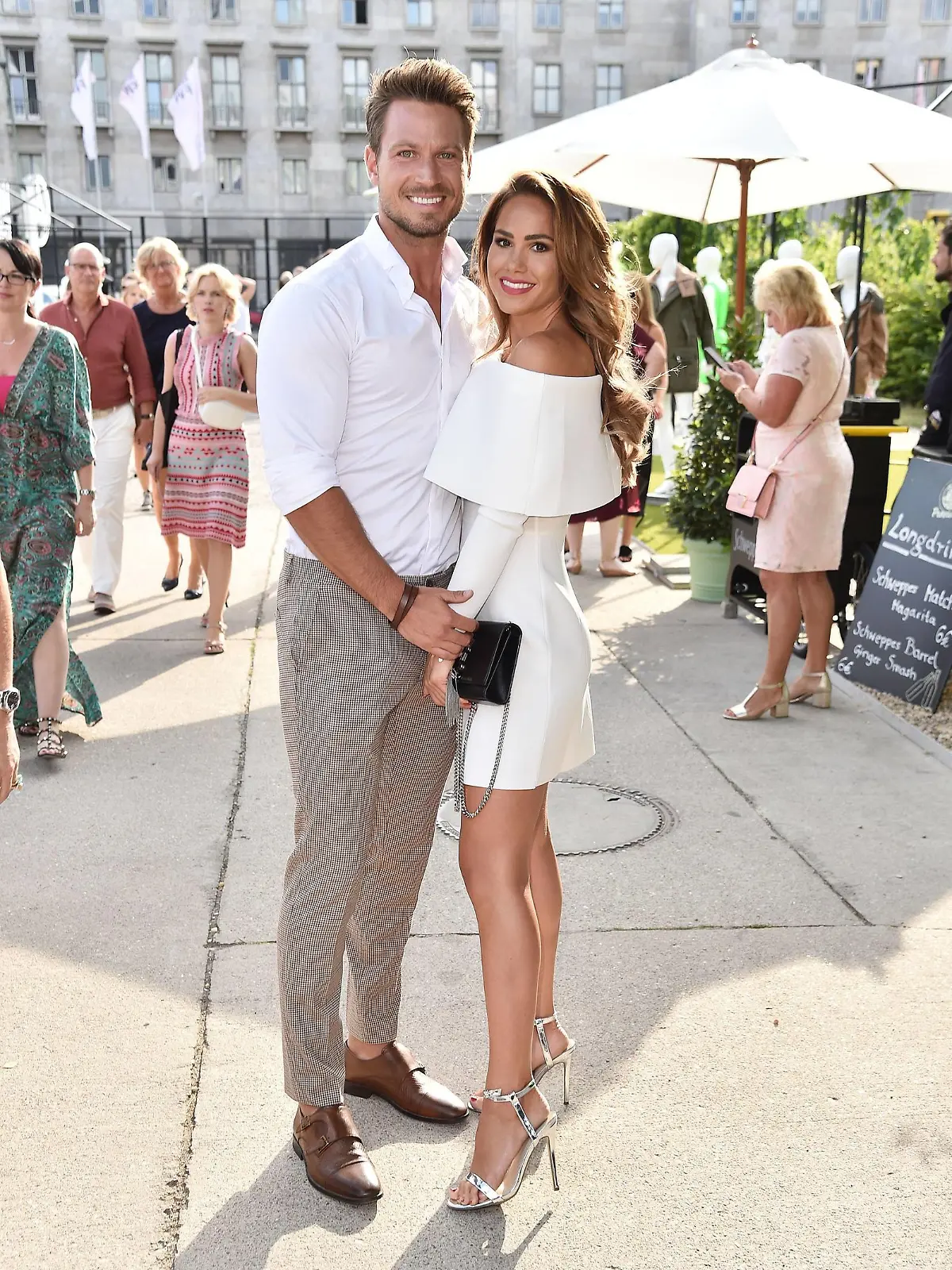  Sebastian Pannek und Angelina Heger bei der Ankunft zur Guido Maria Kretschmer Modenschau im Rahmen der Mercedes-Benz Fashion Week Frühjahr/Sommer am 1.07.2019 in Berlin MBFW Fashionweek 2019 Juli in Berlin- Guido Maria Kretschmer Fashionshow *** Sebastian Pannek and Angelina Heger arriving at Guido Maria Kretschmer Fashion Show as part of Mercedes Benz Fashion Week Spring Summer 1 07 2019 in Berlin MBFW Fashionweek 2019 July in Berlin Guido Maria Kretschmer Fashion Show PUBLICATIONxINxGERxSUIxAUTxONLY