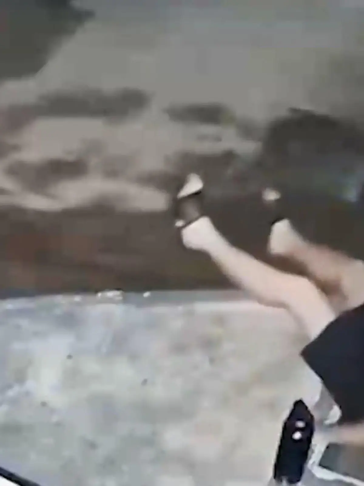 Bild zu: "Der letzte Drink war zu viel?! Sauf-Touri blamiert sich völlig"